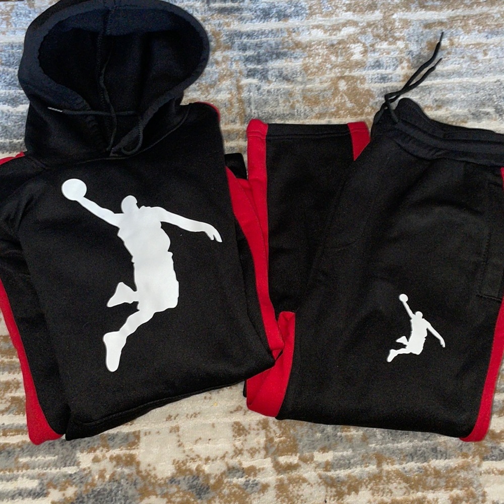 NWOT 🔥Sportswear Hoody sweatpants & sweatshirt two pieces set fit size M…